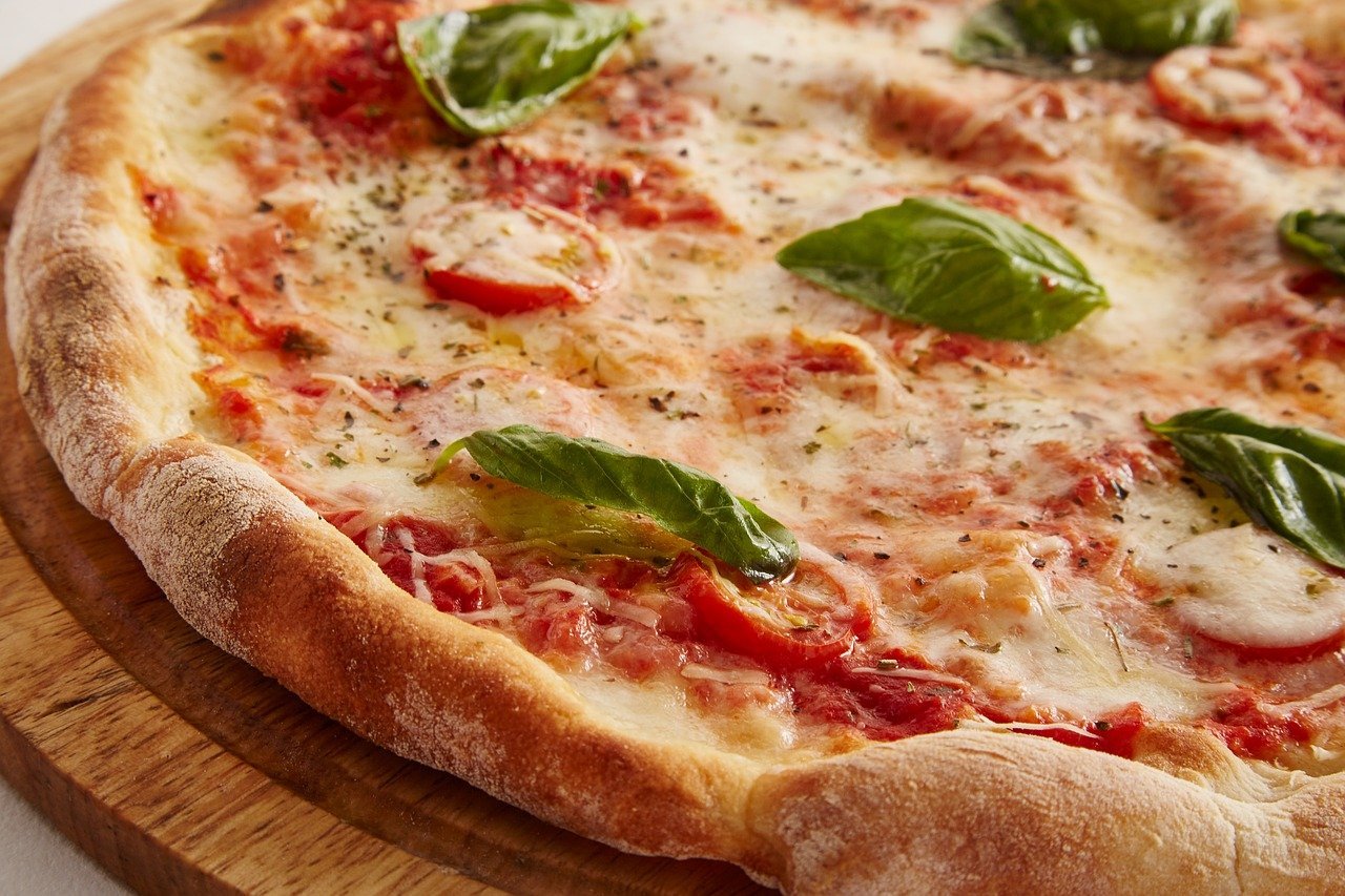 close up of margharita pizza
